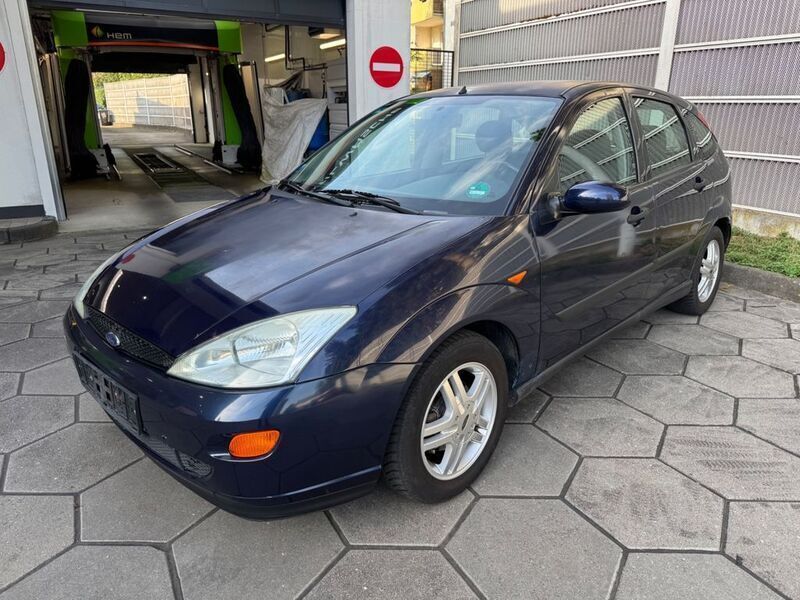 Blau Gebraucht 2000 Ford Focus Trend Limousine | 1.450 € (Fairer Preis) - Bild 1/4