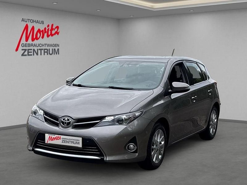 Beige Gebraucht 2013 Toyota Auris Executive Limousine | 8.880 € (Fairer Preis) - Bild 1/4