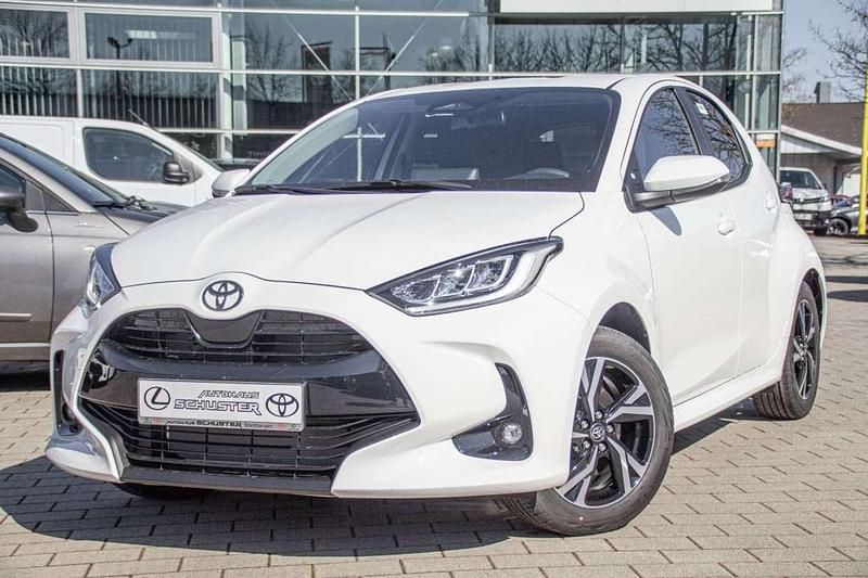 Schneeweiß Neu 2025 Toyota Yaris Hybrid Kleinwagen | 21.970 € (Superpreis) - Bild 1/4