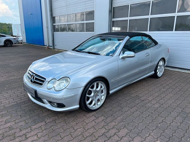 Silber metallic Gebraucht 2004 Mercedes CLK55 AMG AMG Cabrio | 29.990 € (Teuer) - Bild 1/4