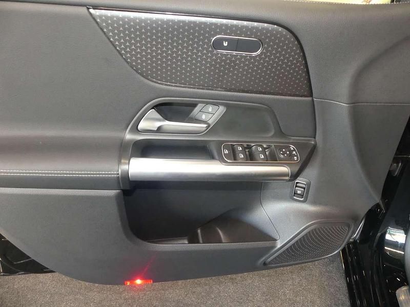 Gebraucht Mercedes B180 Advanced 136 PS (100 kW) 2024 Kosmosschwarz  metalliclack Van / Kleinbus