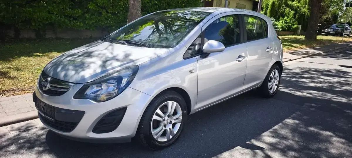 Gebraucht Opel Corsa Edition 69 PS (50 kW) 2014 Silber Kleinwagen