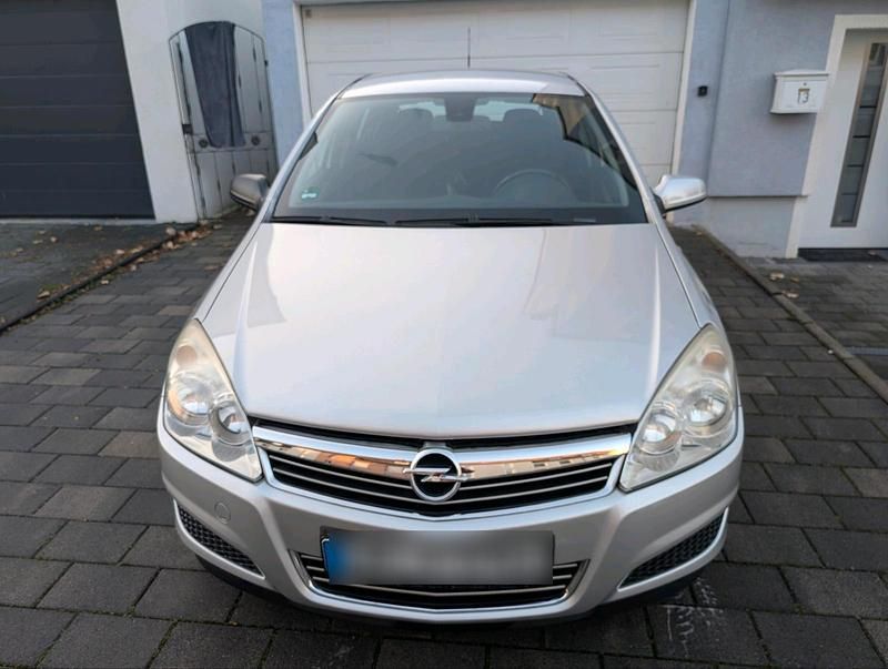 Silber Gebraucht 2007 Opel Astra Kleinwagen | 1.800 € (Fairer Preis) - Bild 1/4