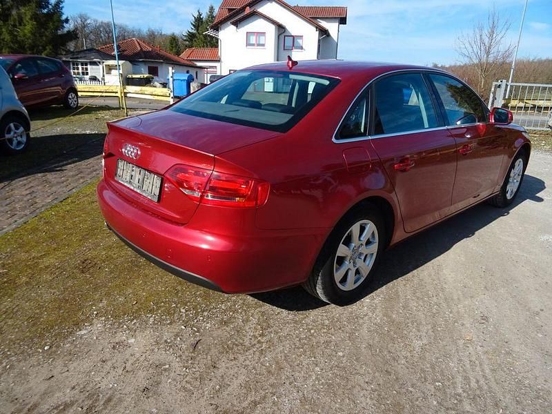 Gebraucht Audi A4 Ambiente 120 PS (88 kW) 2009 Rot Limousine