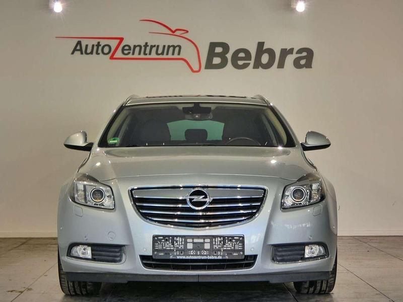 Gebraucht Opel Insignia 220 PS (161 kW) 2011 Argonsilber/sovereign/switchbl Kombi