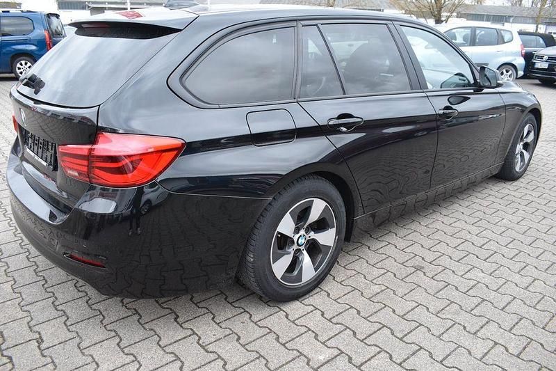 Gebraucht BMW 320 Advantage 163 PS (119 kW) 2017 Schwarz Kombi