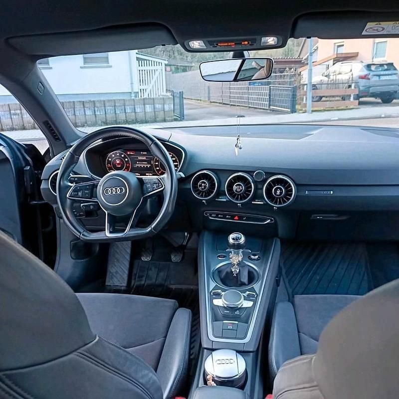 Używany Audi TT Ambiente 179 KM (131 kW) 2016 Czarny Coupe