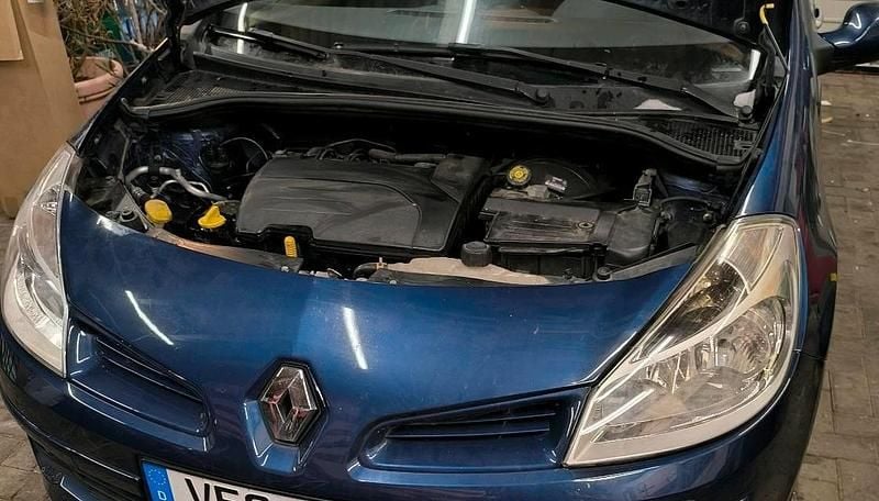 Blau Gebraucht 2005 Renault Clio II Kleinwagen | 1.100 € - Bild 1/4
