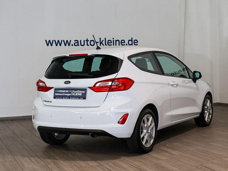Gebraucht Ford Fiesta Trend 71 PS (52 kW) 2017 Weiß Kleinwagen