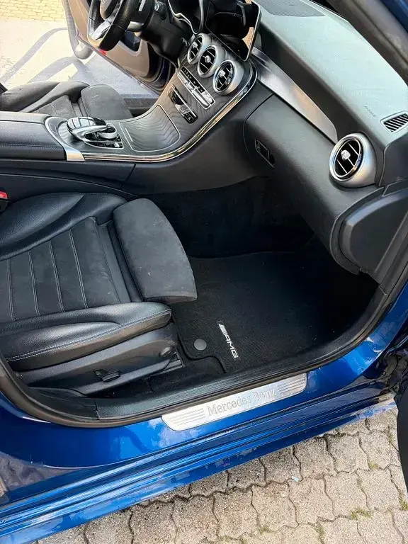 Gebraucht Mercedes C300 245 PS (180 kW) 2018 Blau Limousine