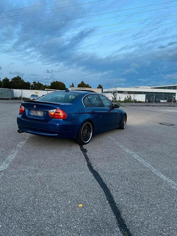 Second-hand BMW 330 231 CP (169 kW) 2006 Albastru Berlinǎ