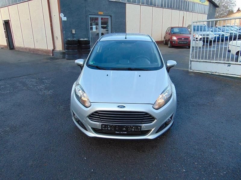 Silber Gebraucht 2014 Ford Fiesta Trend Kleinwagen | 3.300 € (Fairer Preis) - Bild 1/4