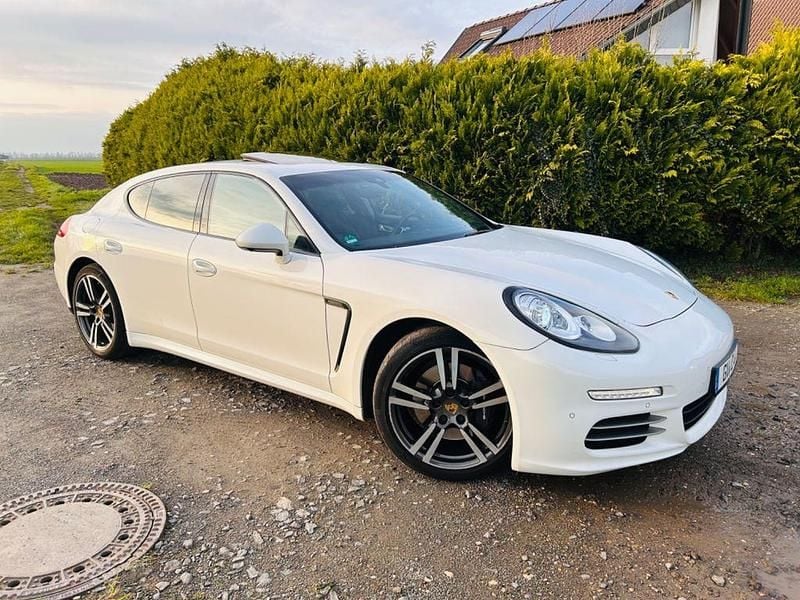Weiß Gebraucht 2016 Porsche Panamera 4 Edition Limousine | 42.990 € (Guter Preis) - Bild 1/4