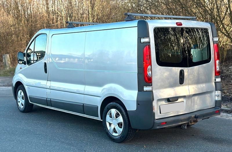 Gebraucht Opel Vivaro 115 PS (84 kW) 2015 Silber Van / Kleinbus