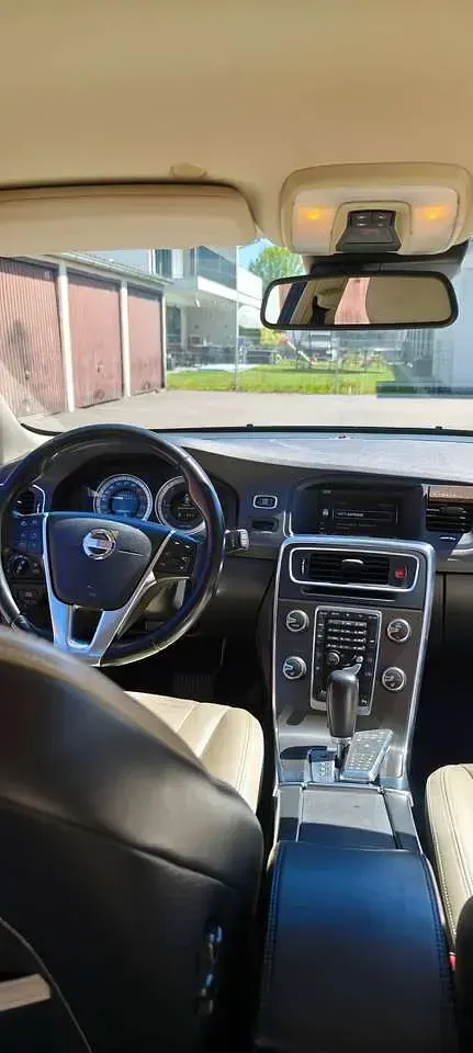 Gebraucht Volvo V60 Momentum 163 PS (119 kW) 2012 Schwarz Kombi