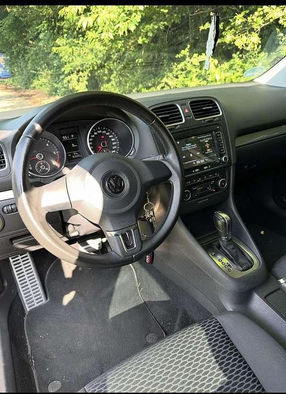 Silber Gebraucht 2011 VW Golf VI Trendline Limousine | 7.200 € (Fairer Preis) - Bild 1/4