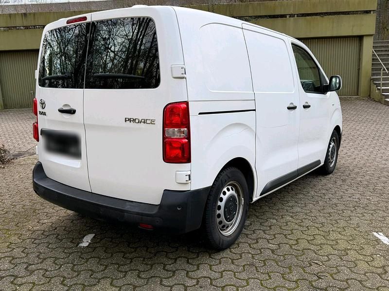 Gebraucht Toyota Proace 95 PS (69 kW) 2017 Weiß Van / Kleinbus