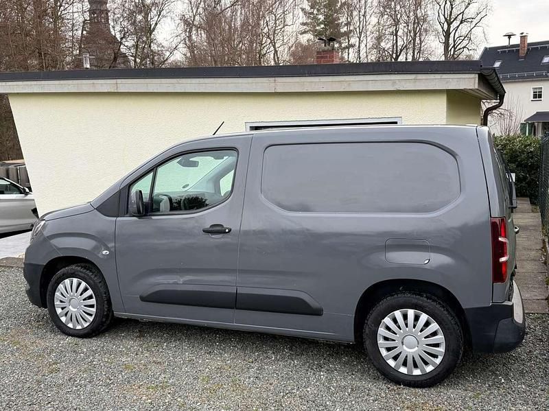 Używany Opel Combo Edition 102 KM (75 kW) 2019 Biały Minivan