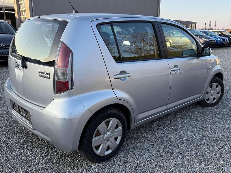 Gebraucht Daihatsu Sirion 87 PS (63 kW) 2007 Silber Kleinwagen