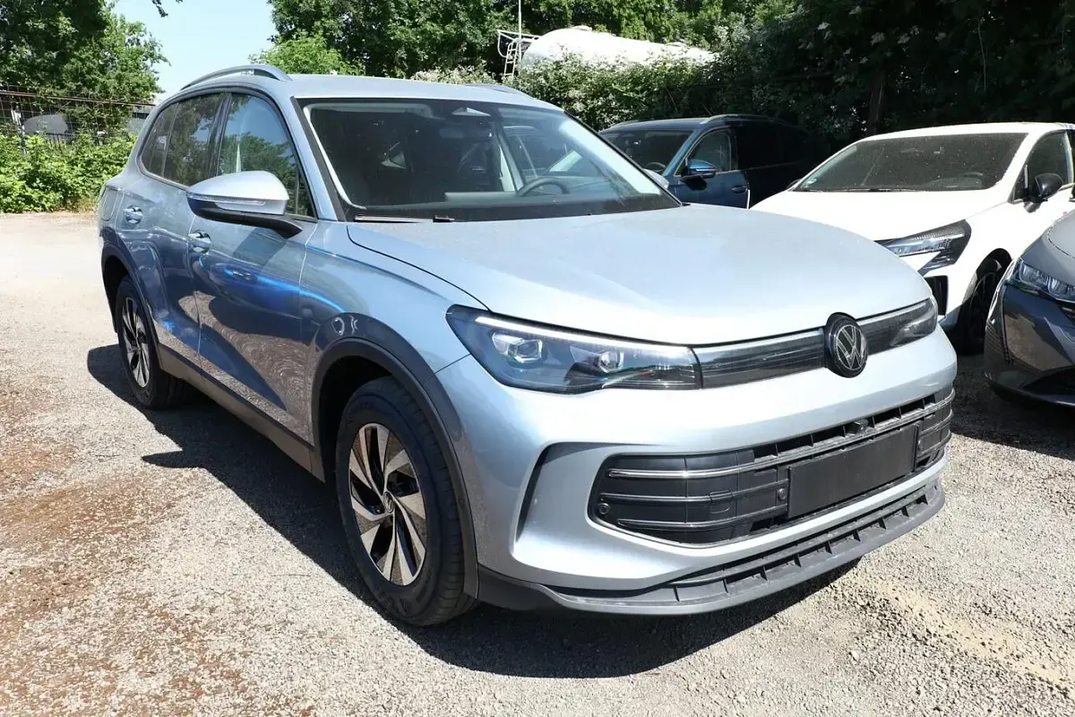 Neu VW Tiguan IQ Drive 150 PS (110 kW) 2026 Oyster silver SUV