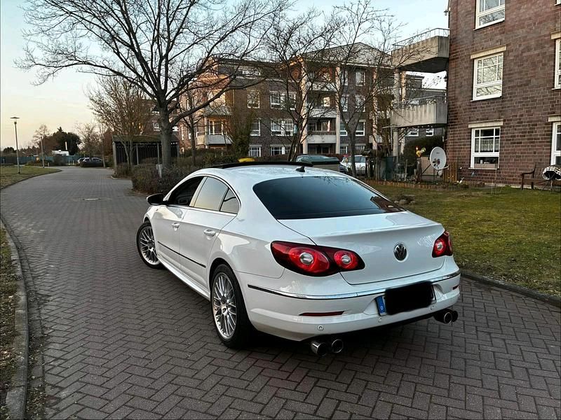 Gebraucht VW Passat R 300 PS (220 kW) 2011 Weiß Limousine