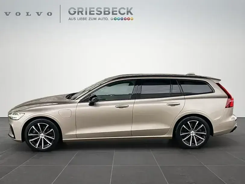 Używany Volvo V60 Plus 455 KM (334 kW) 2023 Bright dusk / metallic Kombi