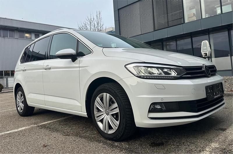 Gebraucht VW Touran 150 PS (110 kW) 2021 Weiß Van / Kleinbus