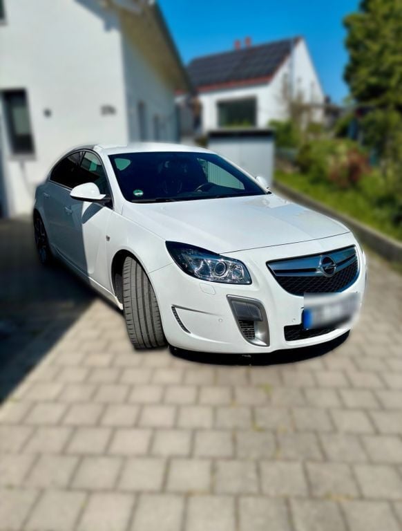 Weiß Gebraucht 2013 Opel Insignia OPC Limousine | 14.450 € (Teuer) - Bild 1/4