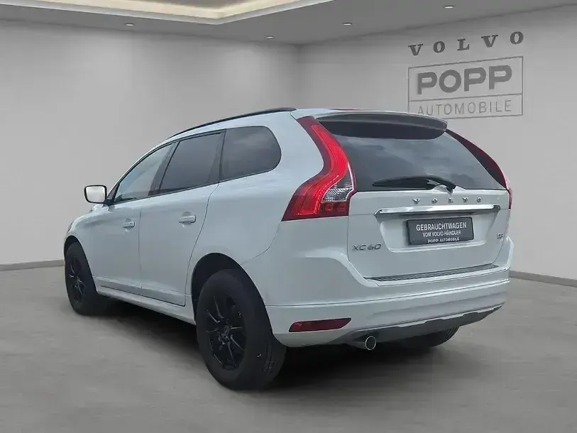 Używany Volvo XC60 Kinetic 150 KM (110 kW) 2016 Biały SUV