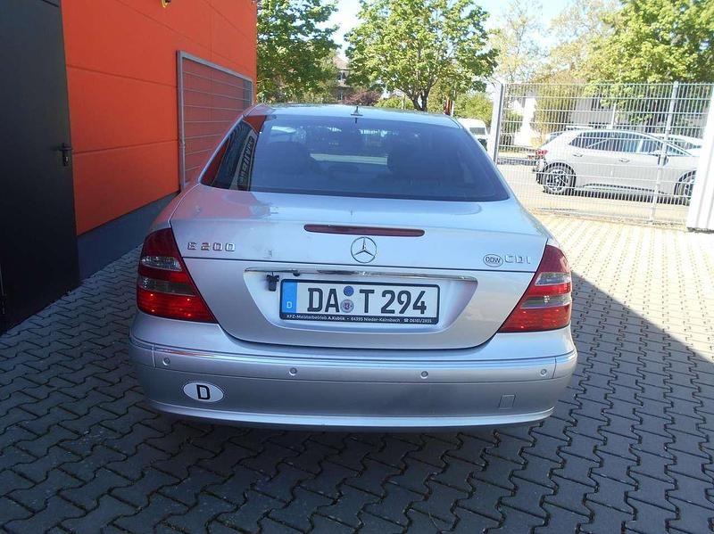 Second-hand Mercedes E200 122 CP (89 kW) 2004 Argintiu Berlinǎ