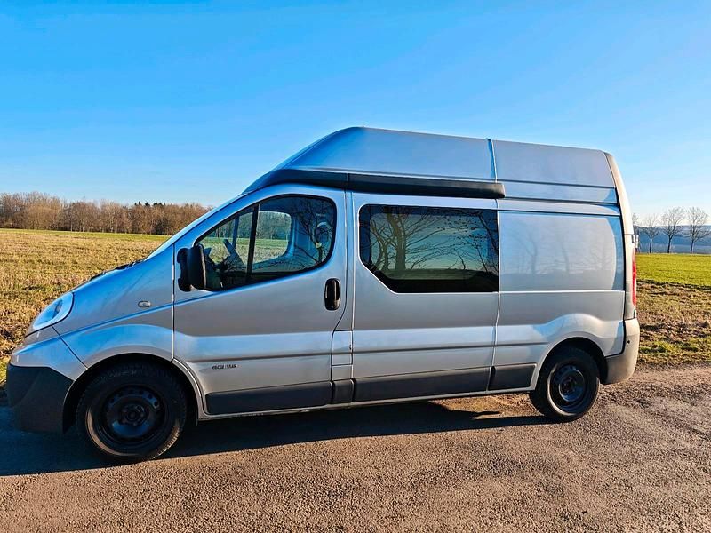 Gebraucht Renault Trafic 115 PS (84 kW) 2012 Silber Van / Kleinbus