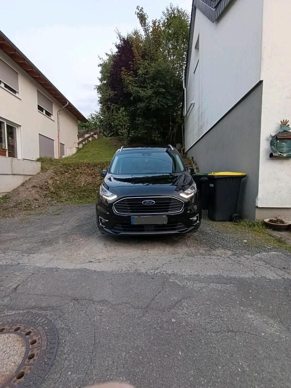 Schwarz Gebraucht 2018 Ford Grand Tourneo Connect Van / Kleinbus | 20.000 € (Fairer Preis) - Bild 1/4