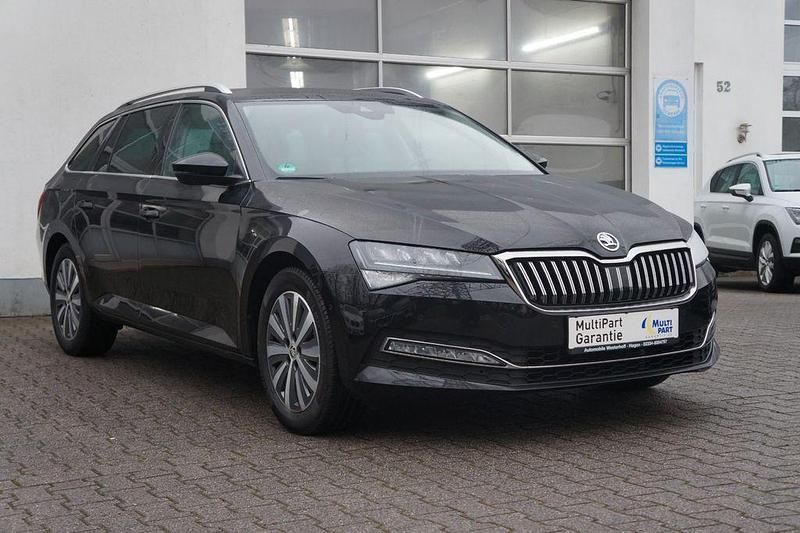 Schwarz Gebraucht 2022 Skoda Superb Style Kombi | 29.990 € (Fairer Preis) - Bild 1/4