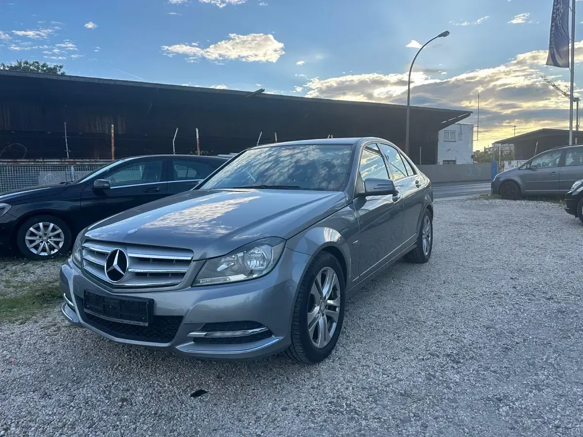 Gebraucht Mercedes C250 204 PS (150 kW) 2011 Silber Limousine
