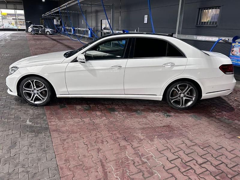 Gebraucht Mercedes E400 Avantgarde 333 PS (244 kW) 2015 Weiß Limousine