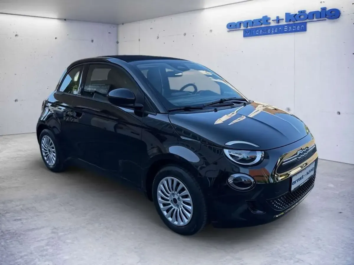 Neu Fiat 500e Red 86 kW (118 PS) 2025 Onyx black Cabrio