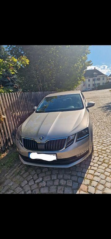 Grau Gebraucht 2018 Skoda Octavia Ambition Limousine | 13.900 € (Fairer Preis) - Bild 1/4