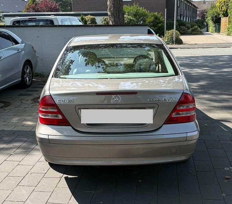 Silber Gebraucht 2003 Mercedes C180 Classic Limousine | 1.100 € (Superpreis) - Bild 1/4