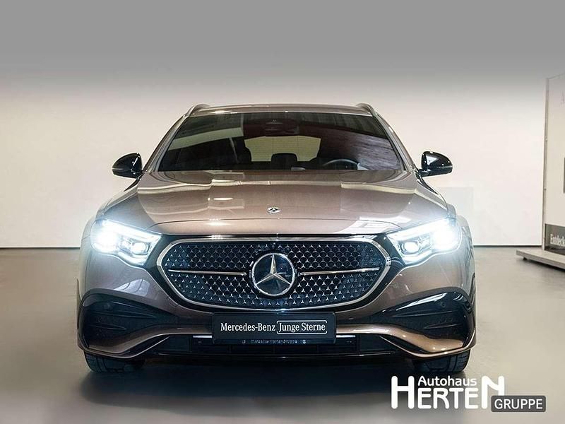 Gebraucht Mercedes E450 Premium 367 PS (269 kW) 2024 Lack samtbraun Kombi