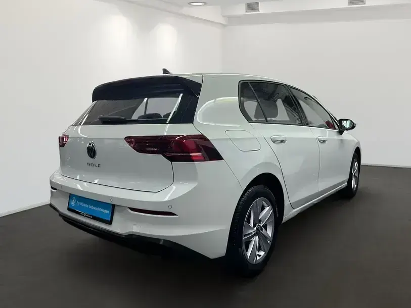 Gebraucht VW Golf VIII Life 150 PS (110 kW) 2025 Weiß Limousine