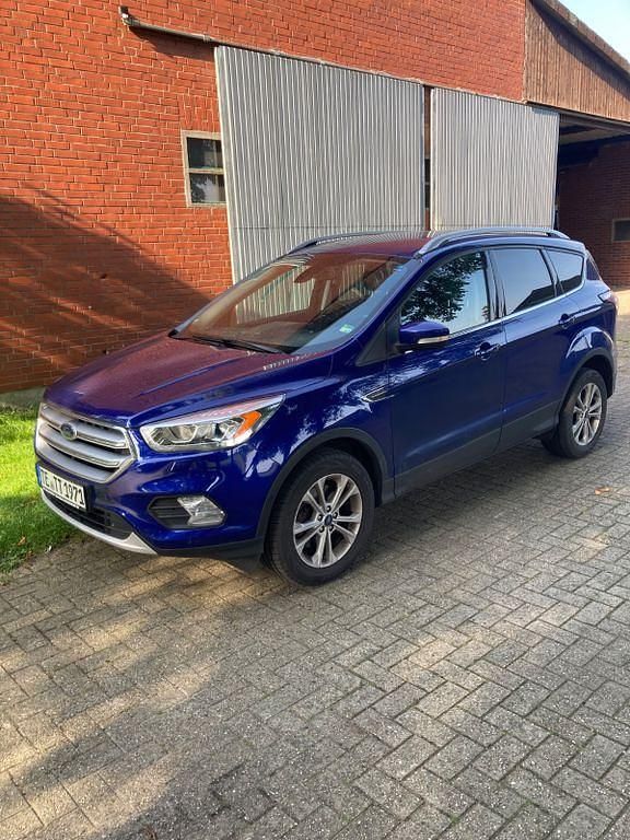 Blau Gebraucht 2017 Ford Kuga Titanium SUV | 12.200 € (Guter Preis) - Bild 1/4