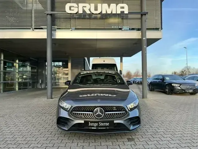 Gebraucht Mercedes A200 Premium Plus 150 PS (110 kW) 2019 lack mountaingrau Limousine