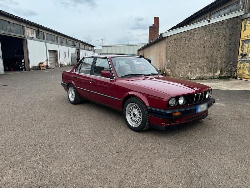 Gebraucht BMW 316 105 PS (77 kW) 1987 Rot Limousine