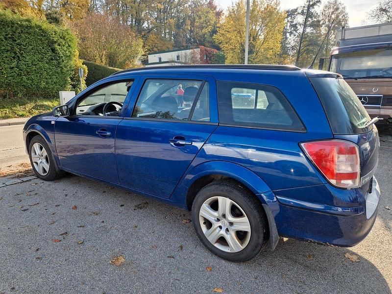Gebraucht Opel Astra Edition 90 PS (66 kW) 2009 Blau Kombi