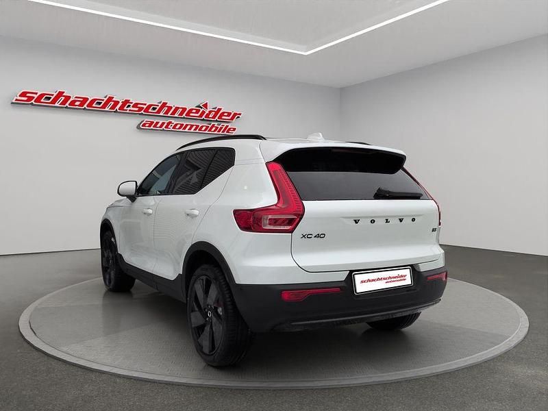Neu Volvo XC40 Plus 163 PS (119 kW) 2026 Crystal weißperleffekt SUV