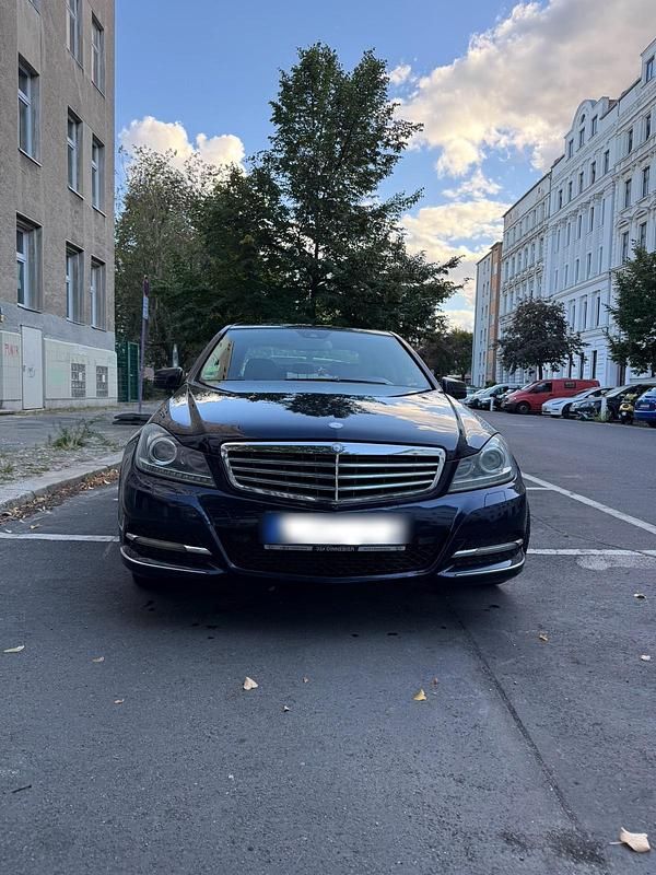 Blau Gebraucht 2012 Mercedes C220 Limousine | 9.300 € (Fairer Preis) - Bild 1/4