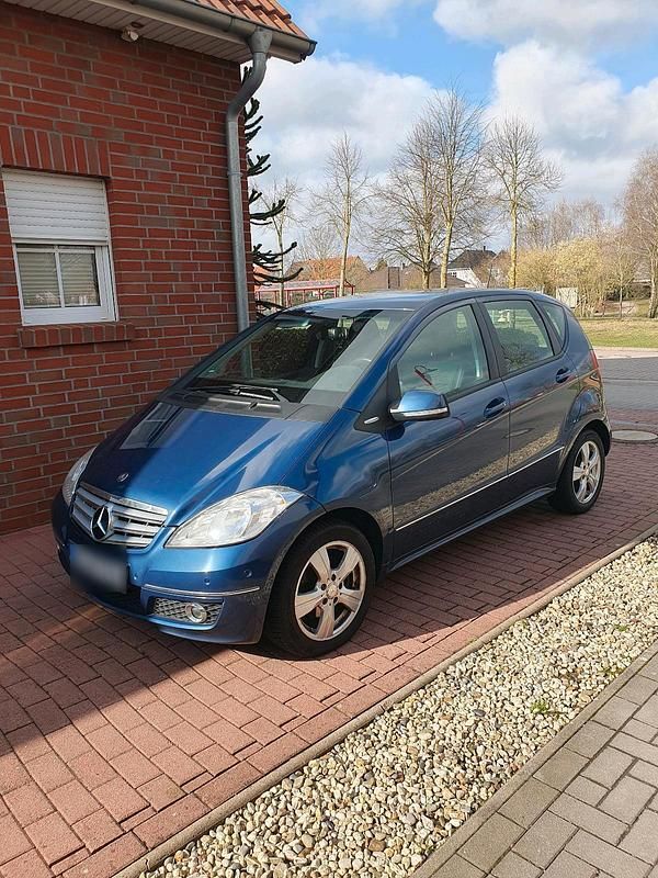Gebraucht Mercedes A180 109 PS (80 kW) 2010 Blau Kleinwagen