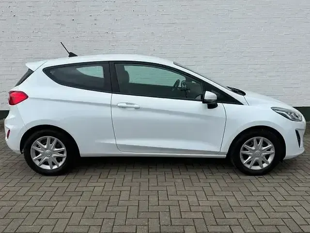 Gebraucht Ford Fiesta 95 PS (69 kW) 2020 Frostweiß Kleinwagen