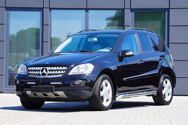 Schwarz Gebraucht 2007 Mercedes ML320 SUV | 8.990 € (Etwas zu teuer) - Bild 1/4