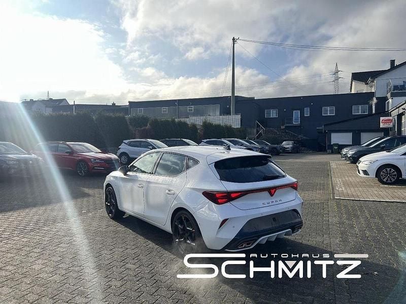 Neu Cupra Leon VZ2 272 PS (200 kW) 2026 Weiß Limousine